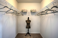 23-Walk-In-Closet